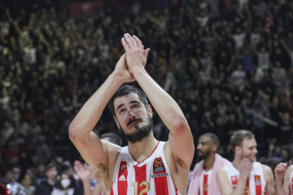 EuroLeague – Το κάρφωμα της βραδιάς από τον Κάλινιτς