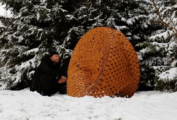 Τα ζώα έφαγαν την πιο ντιζαϊνάτη καλύβα από μπισκότα πιπερόριζας