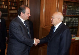 Καραμανλής – Ευπατρίδης πολιτικός ο Κάρολος Παπούλιας – Τον αποχαιρετούμε με συγκίνηση