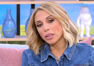 Συγκλονίζει η Μαρία Καρλάκη – «Μου χτύπαγε το κεφάλι στο μάρμαρο…»