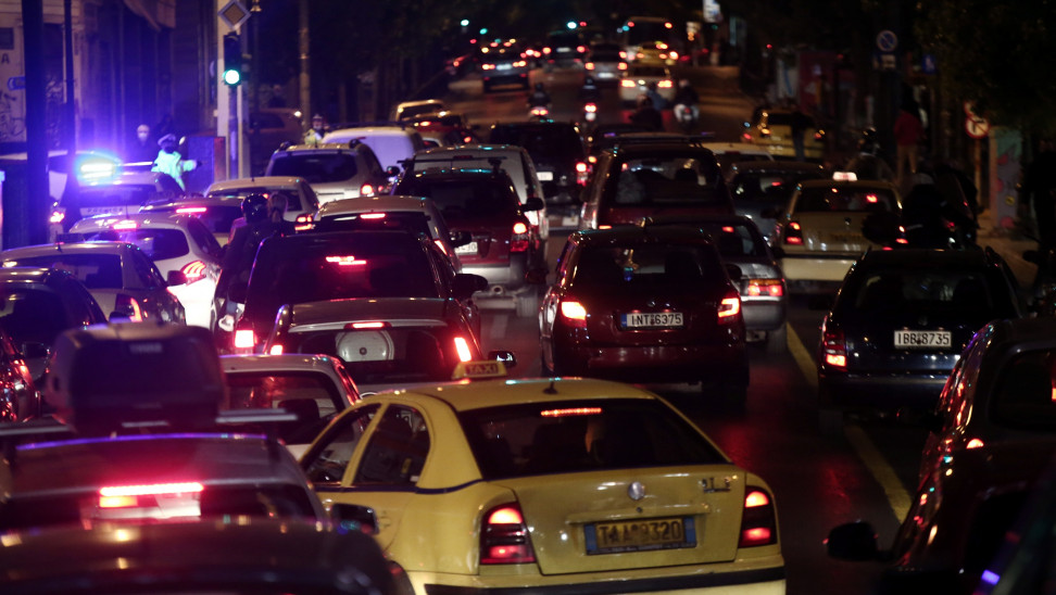 Κίνηση τώρα - Απελπιστική κατάσταση στους δρόμους της Αθήνας - Πού υπάρχουν... ουρές χιλιομέτρων
