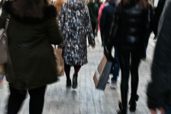 Έρευνα ΣΕΛΠΕ – Οι λογαριασμοί «τρώνε» το διαθέσιμο εισόδημα – Κόβουν καταναλωτικές δαπάνες τα μισά νοικοκυριά