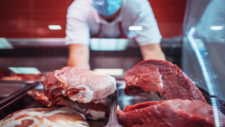 Πάτρα – Κρεοπώλης με κοροναϊό εξυπηρετούσε κανονικά πελάτες-«Λουκέτο» και πρόστιμο 5.000 ευρώ