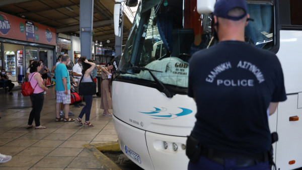Χαλκιδική – Μαθητές πέταξαν πέτρες σε λεωφορείο – Τραυματίστηκε ο οδηγός