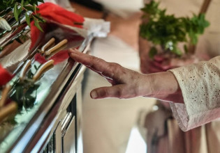 Τα γεγονότα της χρονιάς μέσα από εικόνες – Οι προσωπικότητες που «έφυγαν» το 2021