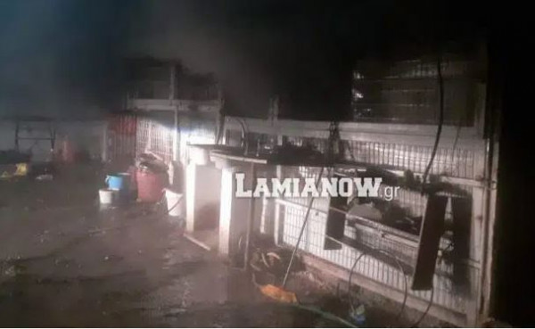Φθιώτιδα – Κάηκε ολοσχερώς αποθήκη-παράπηγμα που χρησιμοποιούνταν για διαμονή εργατών