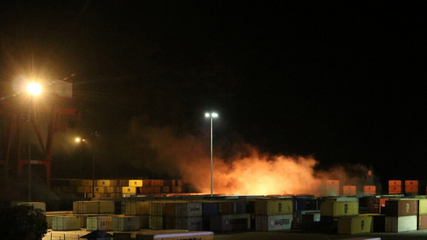 Συρία – «Ισραηλινά πλήγματα» στη Λατάκια, φλέγονται εμπορευματοκιβώτια