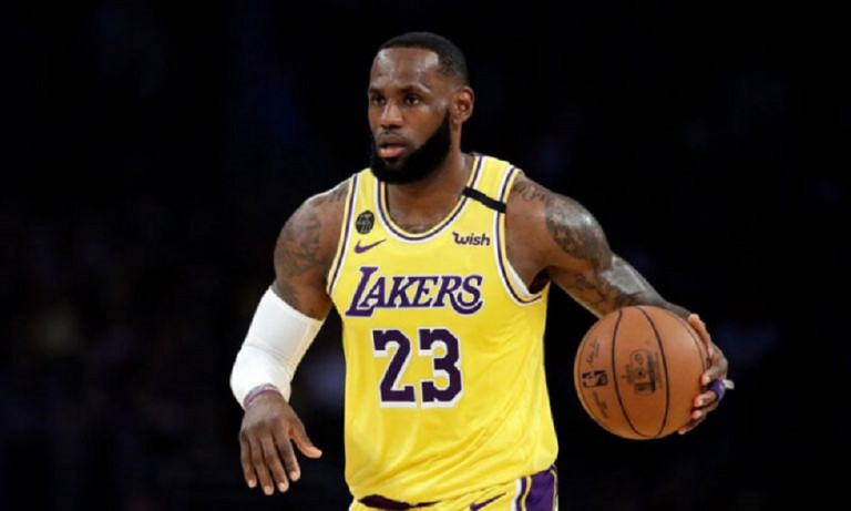 Πλήγμα για τους Λέικερς – Θετικός στον κοροναϊό ο ΛεΜπρόν