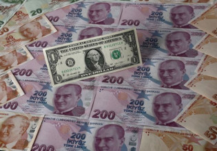 Τουρκία – Νέα υποχώρηση της λίρας μετά την υποβάθμιση από τη Fitch