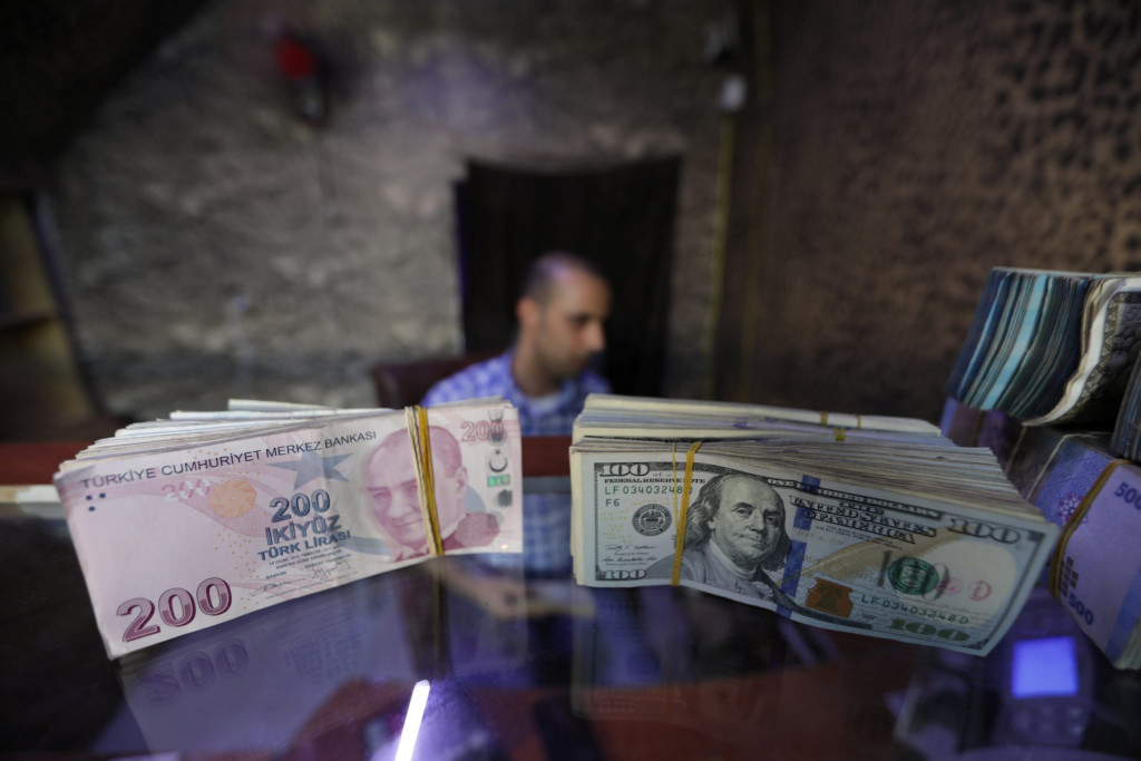 Tουρκική λίρα – Νέα υποχώρηση, «καπνός» τα κέρδη της περασμένης εβδομάδας