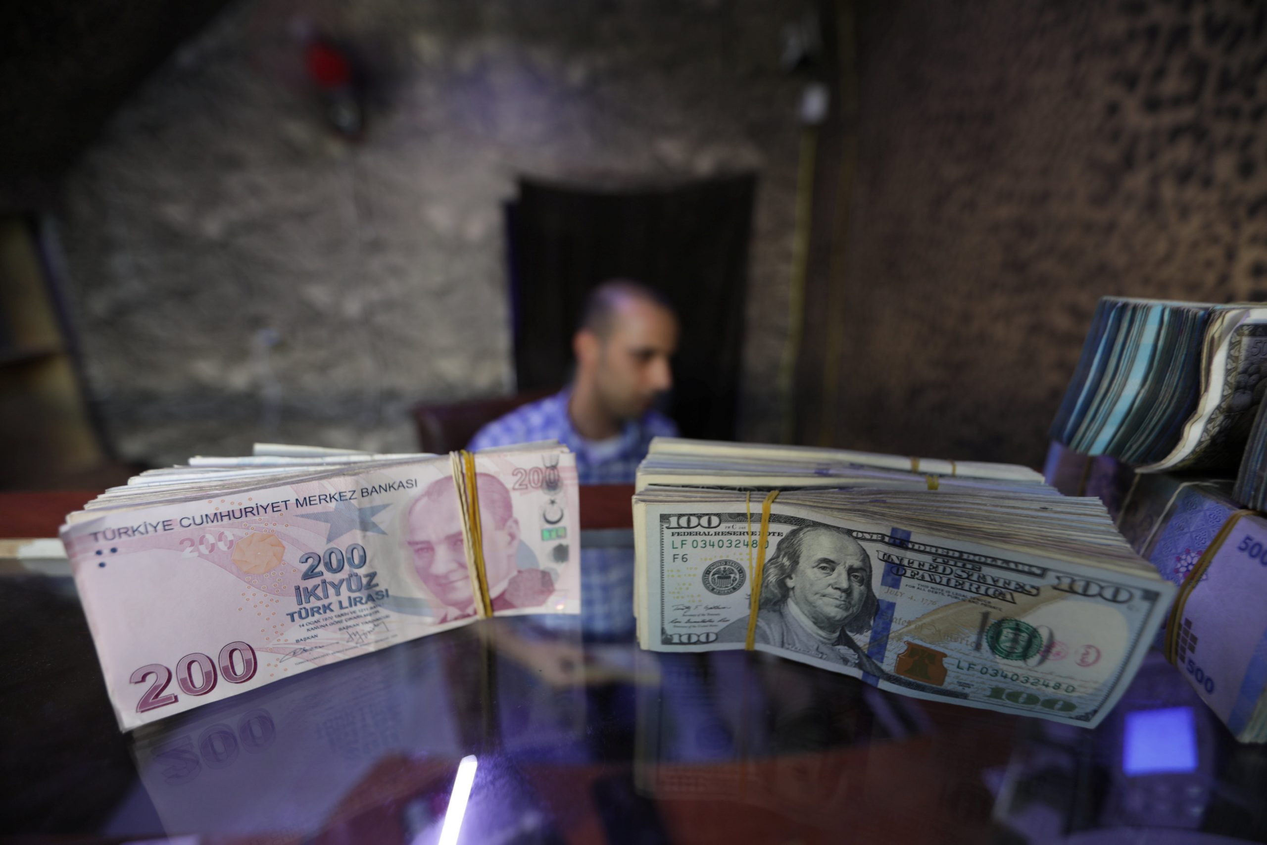 Tουρκική λίρα - Νέα υποχώρηση, «καπνός» τα κέρδη της περασμένης εβδομάδας