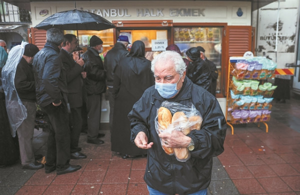Η τουρκική λίρα, το κοράνι, και το ψωμί του λαού