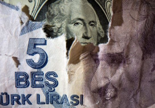 Η «εμμονή» Ερντογάν με τα επιτόκια βυθίζει τη λίρα