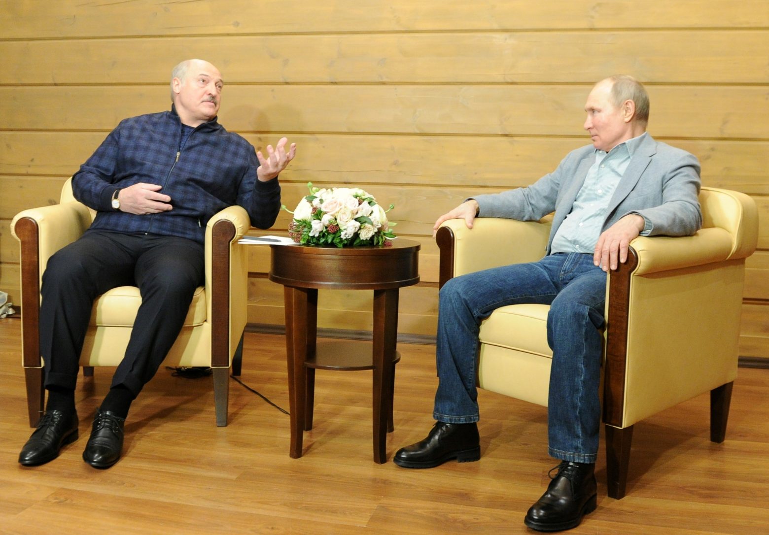 Λουκασένκο - Ζητά επίσκεψη με τον Πούτιν στην Κριμαία και ανάβει... φωτιές στο Κίεβο