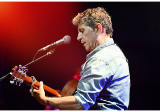 Σωκράτης Μάλαμας – Παρατείνονται οι εμφανίσεις του στην «Ακτή Πειραιώς»