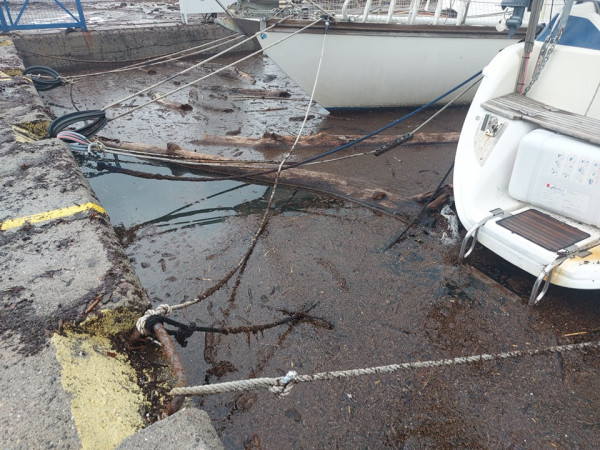 Καλαμάτα – Απίστευτες εικόνες στη μαρίνα λόγω της κακοκαιρίας