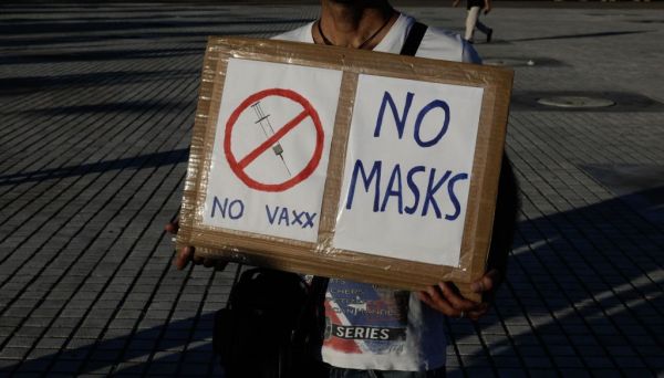 Πάτρα - Αντιεμβολιαστές επιτέθηκαν στην Μαστοράκου - «Δε θα το αφήσω έτσι»