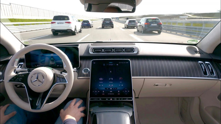 Mercedes-Benz – Πράσινο φως στη Γερμανία για το σύστημα ημι-αυτόνομης οδήγησης