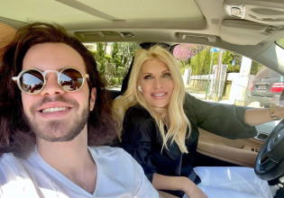 Ελένη Μενεγάκη –  Τι ευχήθηκε στο Instagram στον γιο της Άγγελο Λάτσιο για τα γενέθλιά του;