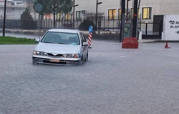 Στο έλεος της κακοκαιρίας Καλαμάτα και Μεσσολόγγι