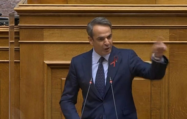 «Χαμός» στη Βουλή ανάμεσα σε Μητσοτάκη και Πολάκη – «Ανεβάστε τη μάσκα, δεν συνομιλώ με αντιεμβολιαστές»