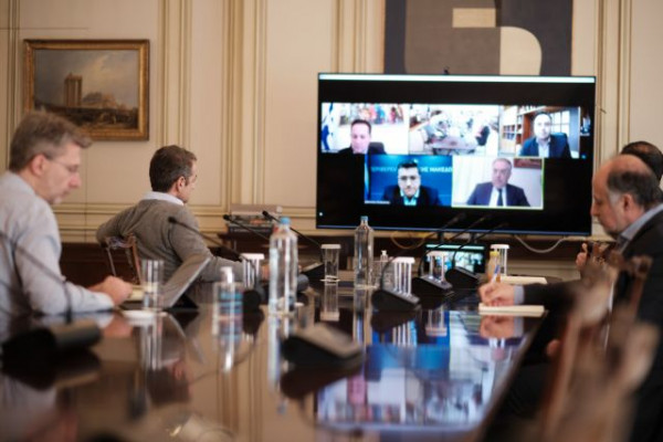 Σύσκεψη Μητσοτάκη με την ΚΕΔΕ – Στο επίκεντρο οι ελλείψεις προσωπικού και πόρων στους Δήμους