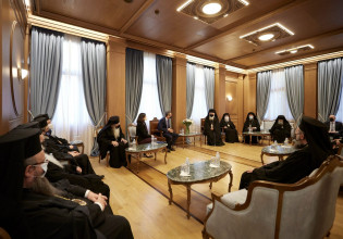 Διαρκής Ιερά Σύνοδος – Κοινός τόπος Μητσοτάκη και Ιερώνυμου ο καθολικός εμβολιασμός