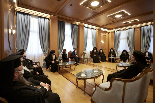 Διαρκής Ιερά Σύνοδος – Κοινός τόπος Μητσοτάκη και Ιερώνυμου ο καθολικός εμβολιασμός