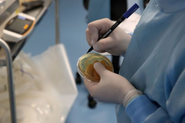 Εγκρίθηκαν τα μονοκλωνικά για τον ασθενή στη Ρόδο – Η απάντηση Πλεύρη στον Πολάκη