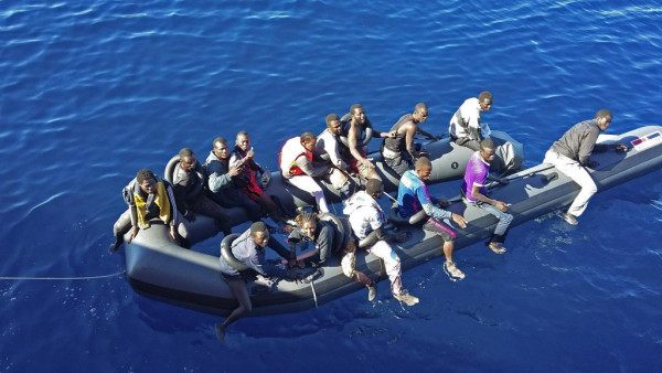 Μαρόκο – Αναχαίτισε σκάφη με εκατοντάδες μετανάστες προς την Ευρώπη