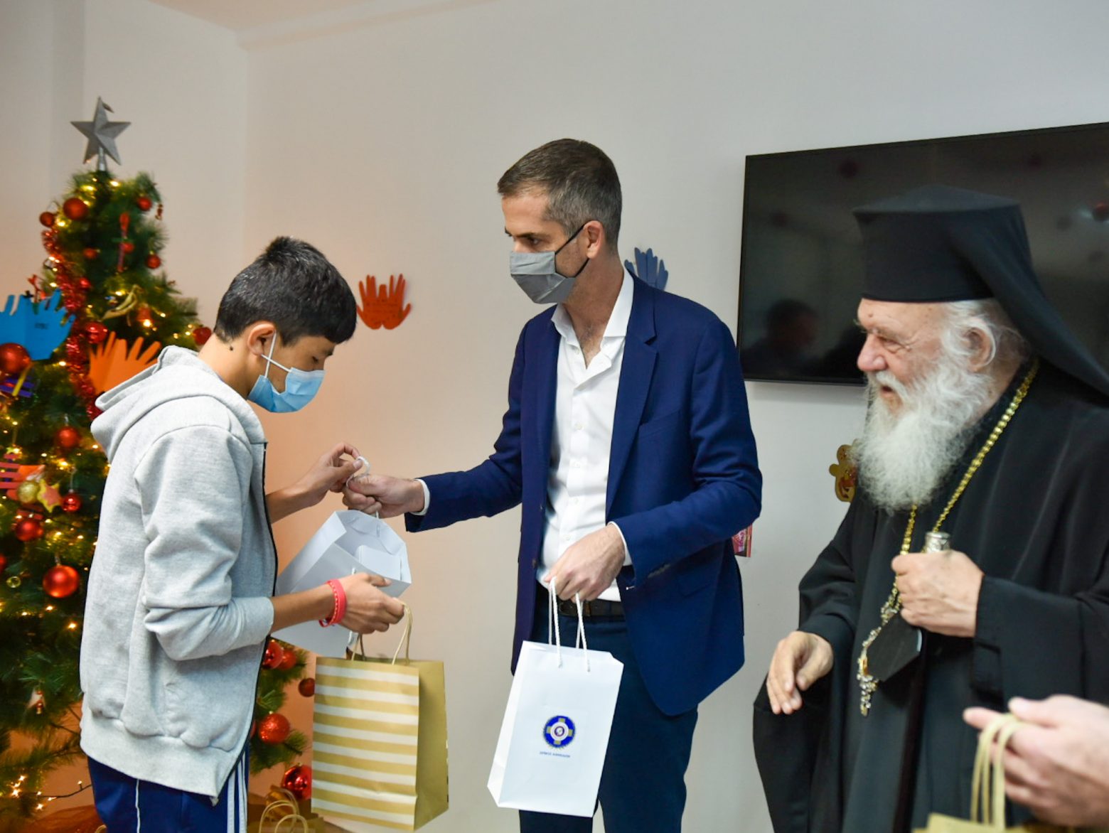 Ιερώνυμος - Επισκέφθηκε μαζί με τον Κώστα Μπακογιάννη τη Δομή Ασυνόδευτων Ανηλίκων Προσφύγων στην Κυψέλη