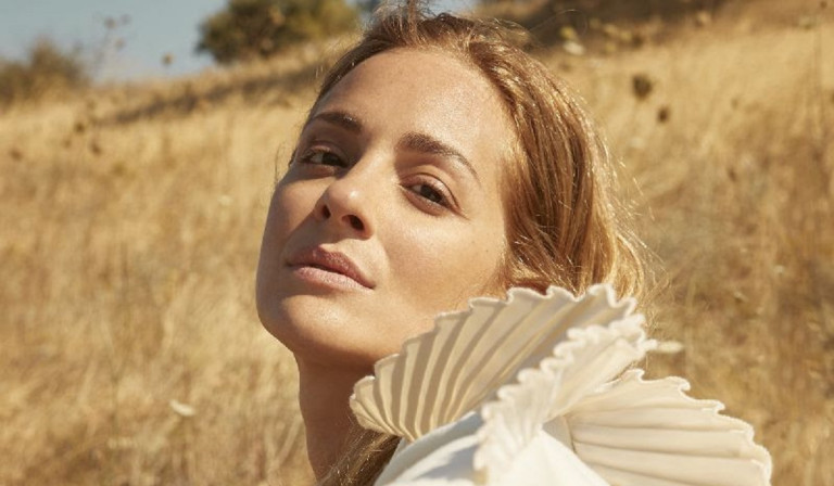 Η Νατάσσα Μποφίλιου τον Ιανούαριο στο VOX – Φτιάξε μαζί της την αφίσας του προγράμματος