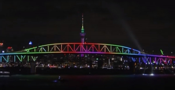Πρωτοχρονιά – Η Νέα Ζηλανδία γιόρτασε πρώτη στον κόσμο την έλευση του 2022 – Χαλάρωσαν οι περιορισμοί για τη βραδιά