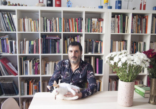 Ο εικαστικός Νίκος Λαγός μιλάει για την έκθεση «Skulls & Hearts» που παρουσιάζεται στην Γκαλερί Ζουμπουλάκη