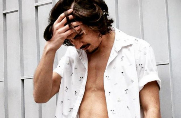 Κώστας Νικούλι – Είμαι περήφανος που είμαι Αλβανός, δεν ένιωθα ποτέ άσχημα