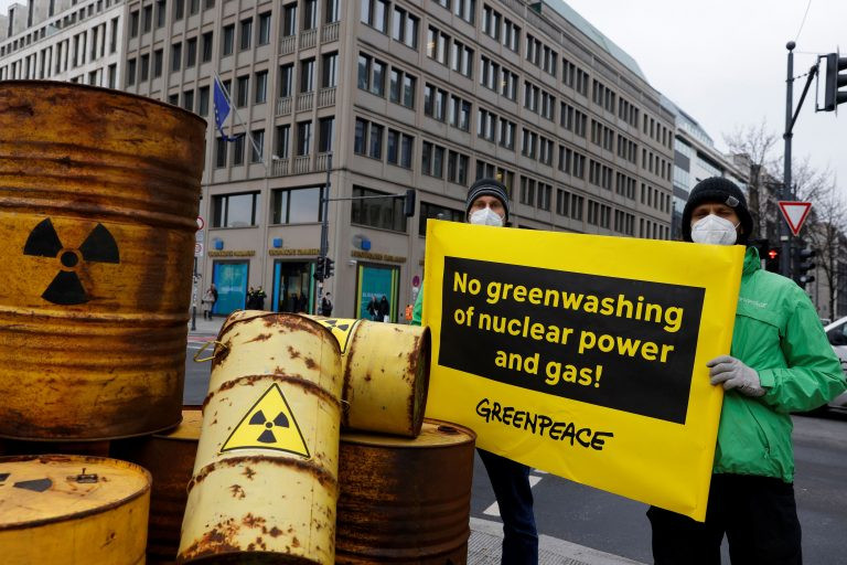 Πετρελαϊκές – Αντιμέτωπες με ακτιβιστές