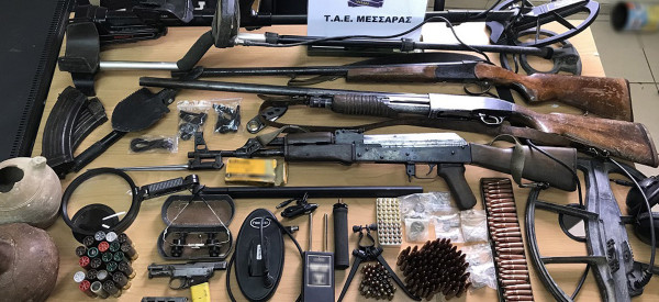 Ηράκλειο – Στον εισαγγελέα σήμερα ο αρχαιοκάπηλος που έκρυβε όπλα και αρχαία