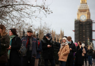 Βρετανία-κορονοϊός: Ουρές στα κέντρα εμβολιασμού, εξαντλούνται τα τεστ