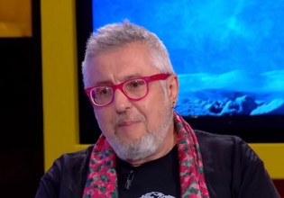 Στάθης Παναγιωτόπουλος – Έτρωγε σε εστιατόριο μετά τον σάλο που ξέσπασε