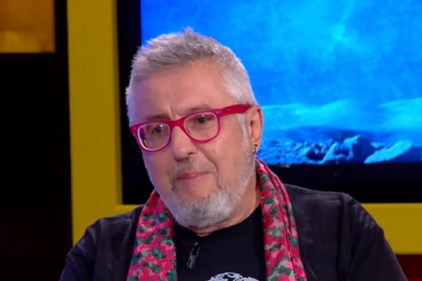 Στάθης Παναγιωτόπουλος – Έτρωγε σε εστιατόριο μετά τον σάλο που ξέσπασε