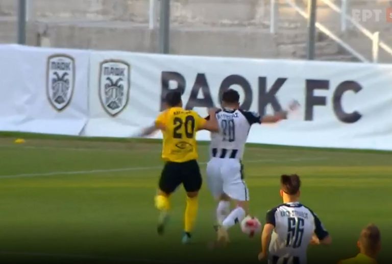 Με πέναλτι… φάντασμα κέρδισε ο ΠΑΟΚ Β’ – Ο διαιτητής μετέτρεψε την κίτρινη στον Κούτσια σε πέναλτι νίκης
