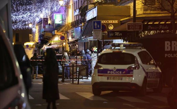 Γαλλία - Συνελήφθη ο άνδρας που κρατούσε ομήρους δύο γυναίκες στο Παρίσι