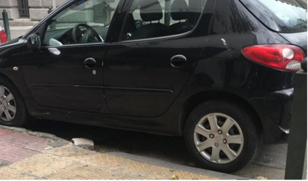 Θεοδωρικάκος – Απολίτιστοι και απάνθρωποι όσοι κλείνουν τις ράμπες των αναπήρων – 1500 παραβάσεις το μήνα