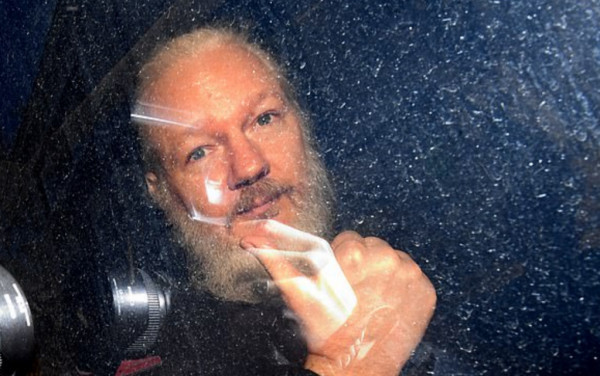 Τζούλιαν Ασάνζ – Φέρεται να υπέστη ελαφρύ εγκεφαλικό στη βρετανική φυλακή όπου κρατείται