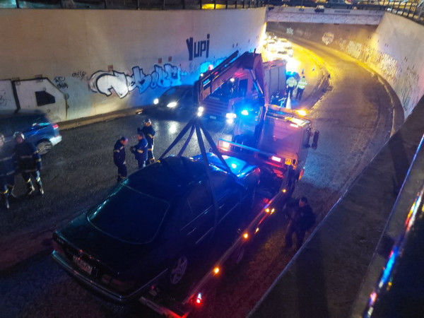 Τροχαίο στη Λεωφόρο Αμφιθέας – Δείτε εικόνες από το σημείο