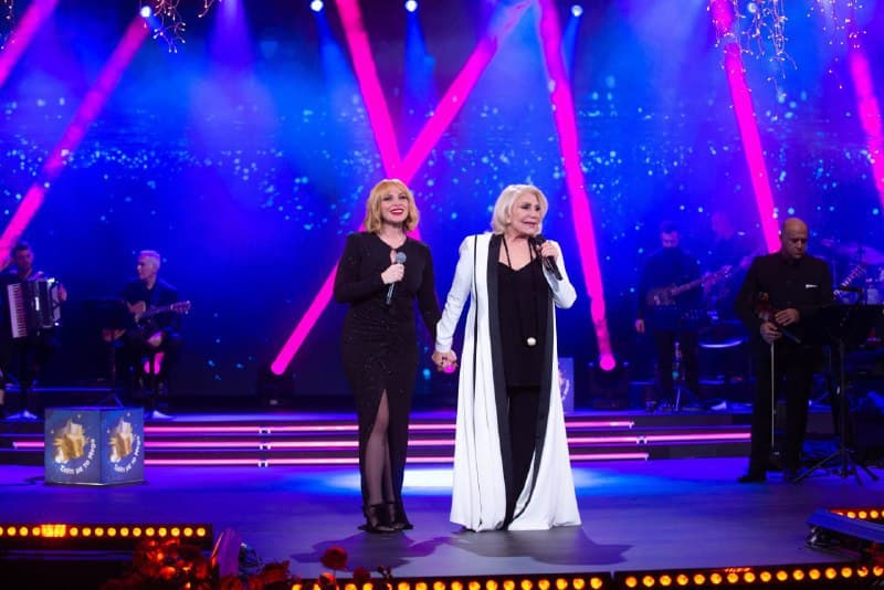 Μαρινέλλα και Ελεωνόρα Ζουγανέλη στο «Με πνίγει τούτη η σιωπή» του Γιάννη Σπανού