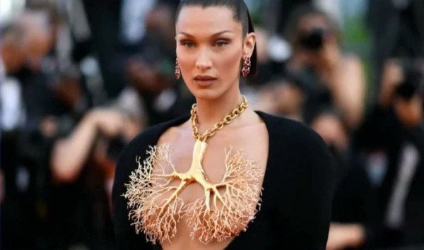 Οι πιο glamorous εμφανίσεις των σταρ που ξεχώρισαν το 2021