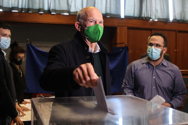 Το in.gr στο στρατηγείο του Γιώργου Παπανδρέου – Τηρούν στάση αναμονής