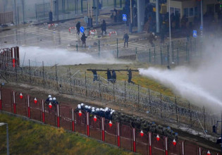 Πούτιν – Η Πολωνία «ραντίζει» με φυτοφάρμακα και ζιζανιοκτόνα τους πρόσφυγες