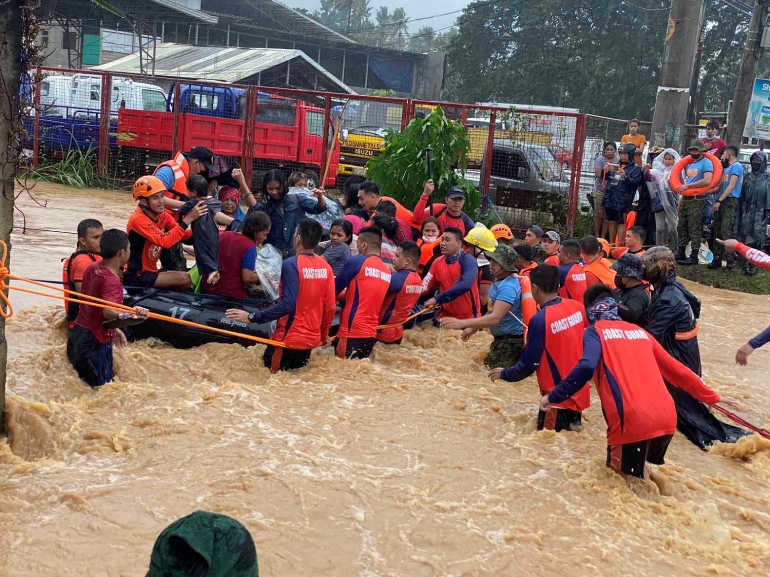 Φιλιππίνες - Τουλάχιστον 12 οι νεκροί και σοβαρές ζημιές προκάλεσε ο τυφώνας Ράι